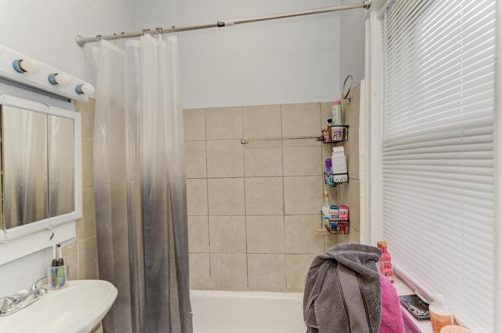 6840 South Prairie Avenue Chicago, IL 60637 - Photo 44 of 47 a bathroom with a shower curtain and a sink