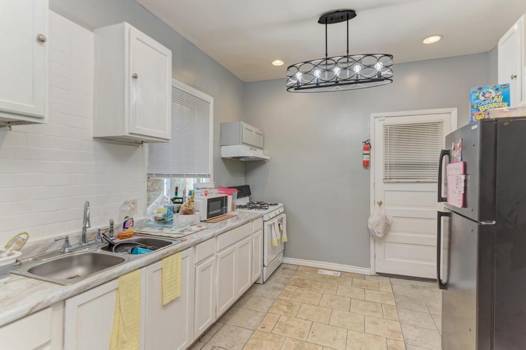 6840 South Prairie Avenue Chicago, IL 60637 - Photo 9 of 47 a kitchen with a sink and refrigerator