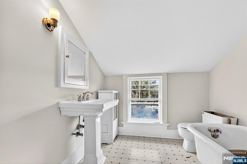 170 Christopher Street Montclair, NJ 07042 - Photo 30 of 46