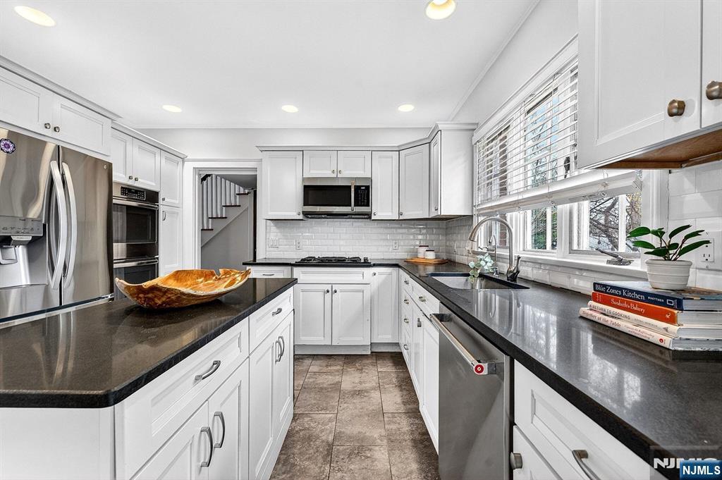 170 Christopher Street Montclair, NJ 07042 - Photo 7 of 46