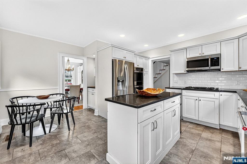 170 Christopher Street Montclair, NJ 07042 - Photo 8 of 46