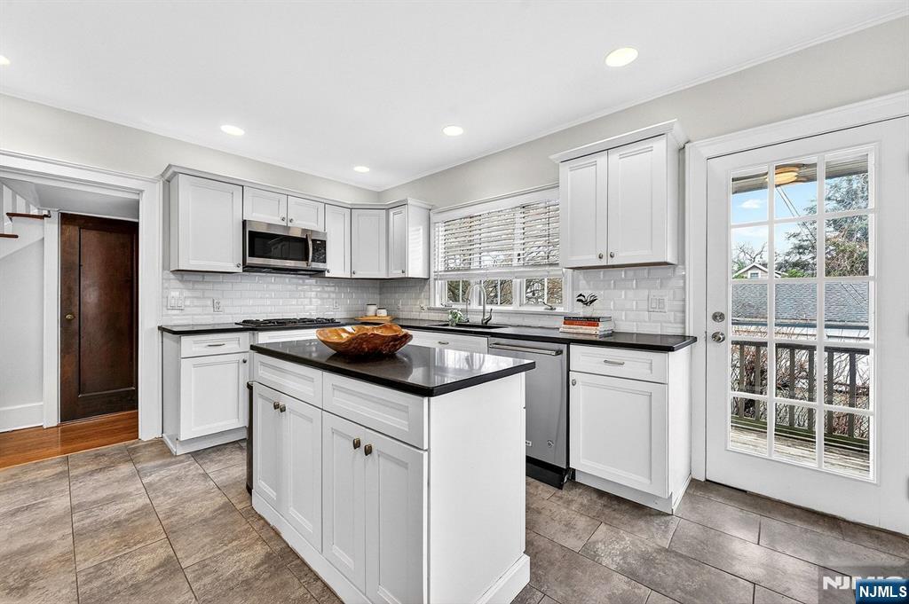 170 Christopher Street Montclair, NJ 07042 - Photo 9 of 46