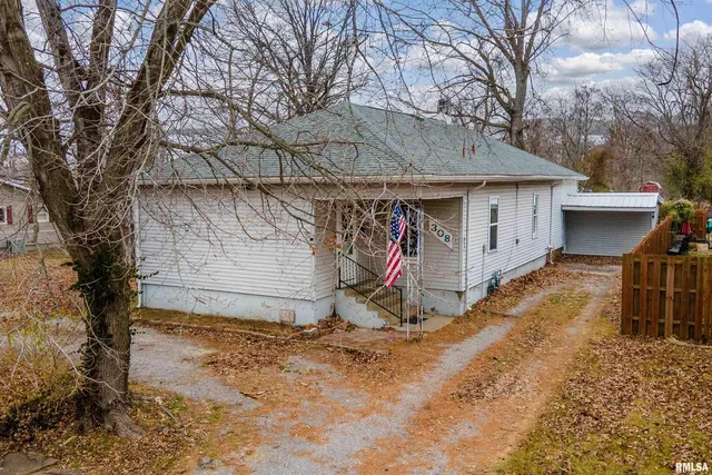 $109,900 | 308 North Washington Boulevard, West Frankfort, IL 62896