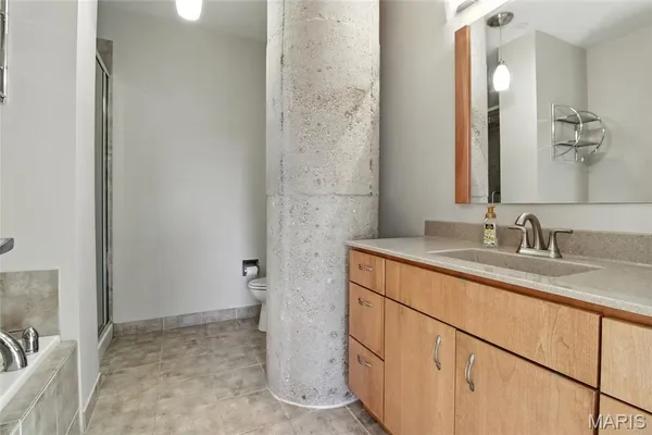 $183,000 | 1627 Locust Street, Unit 202, St. Louis, MO 63103