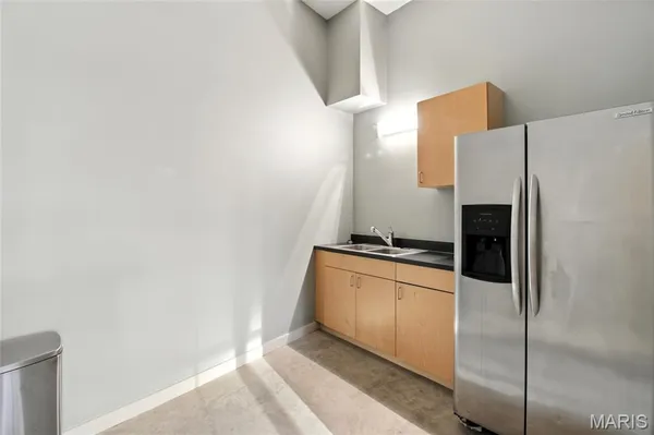 $183,000 | 1627 Locust Street, Unit 202, St. Louis, MO 63103