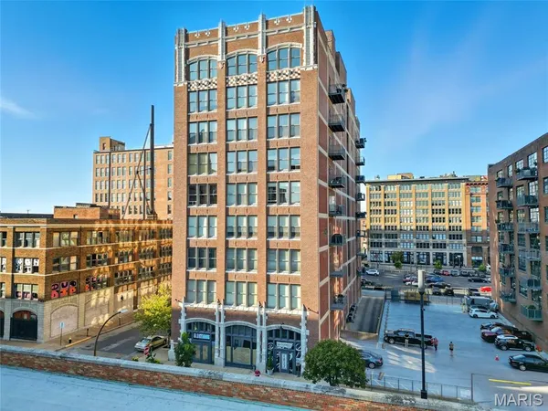$183,000 | 1627 Locust Street, Unit 202, St. Louis, MO 63103