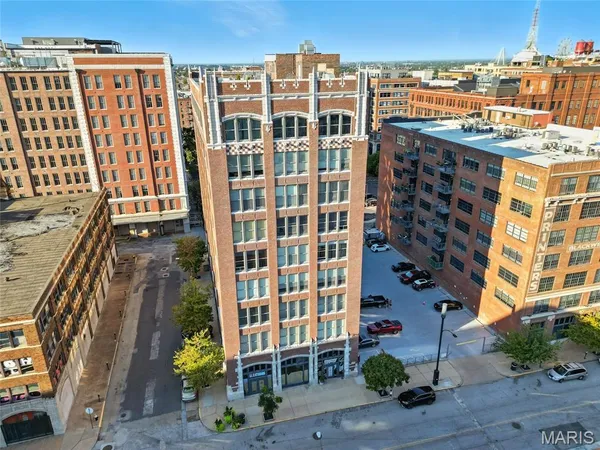 $183,000 | 1627 Locust Street, Unit 202, St. Louis, MO 63103