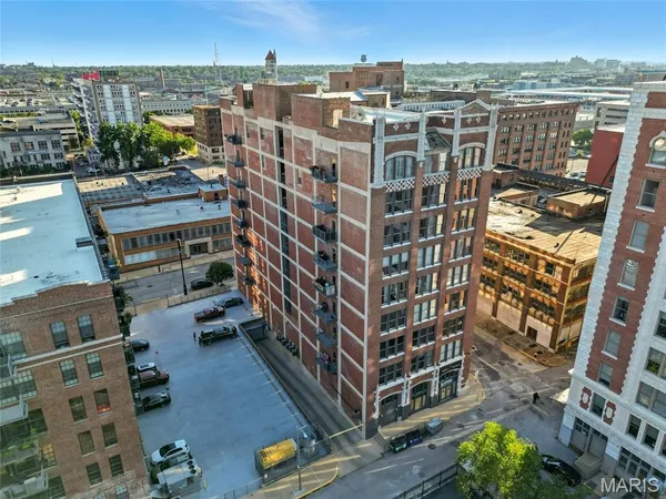 $183,000 | 1627 Locust Street, Unit 202, St. Louis, MO 63103