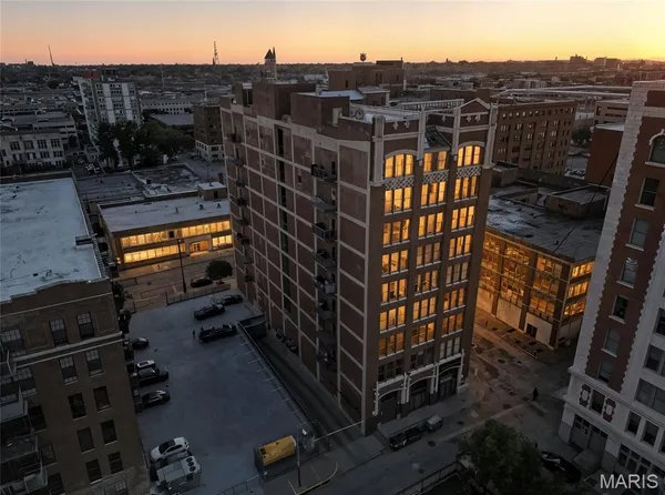 $183,000 | 1627 Locust Street, Unit 202, St. Louis, MO 63103