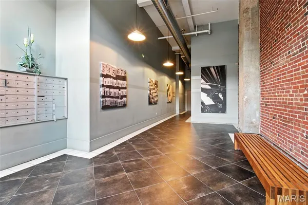 $183,000 | 1627 Locust Street, Unit 202, St. Louis, MO 63103