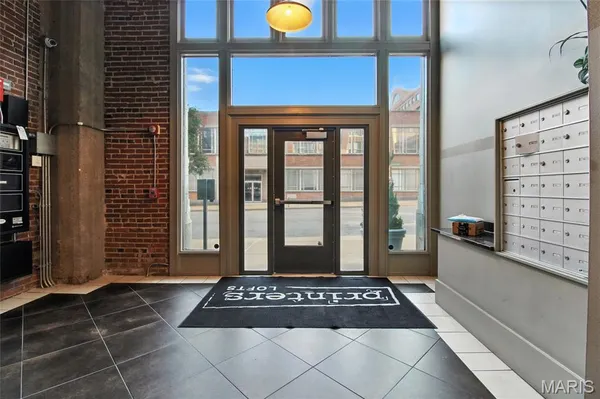 $183,000 | 1627 Locust Street, Unit 202, St. Louis, MO 63103