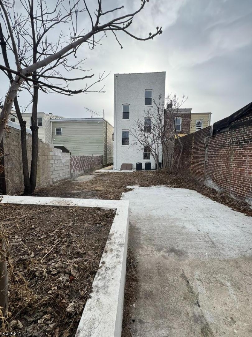 196 Malvern Street, Unit 3 Newark, NJ 07105 - Photo 15 of 16 a view of a back yard of the house