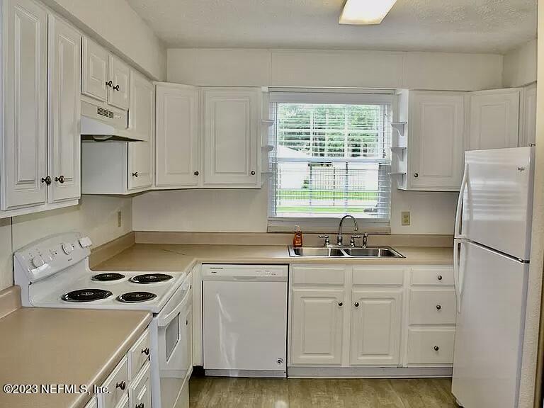 4915 Baymeadows Road, Unit 10A Jacksonville, FL 32217 - Photo 4 of 16 IMG_3561