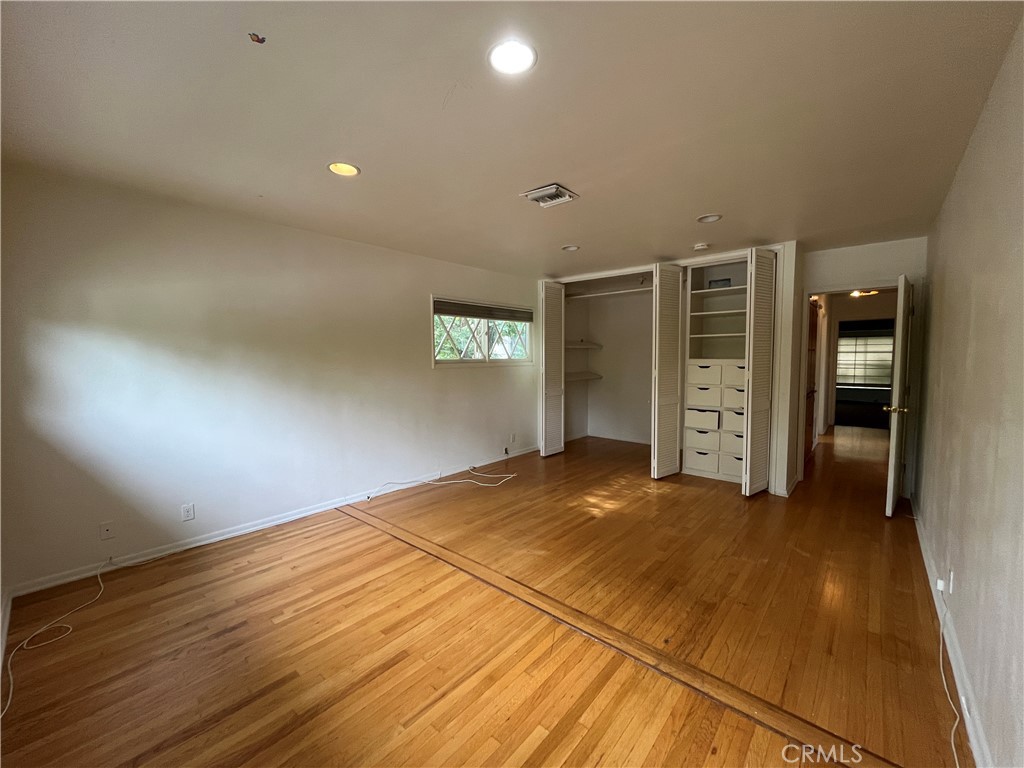 4539 Hayvenhurst Avenue Encino, CA 91436 - Photo 13 of 22