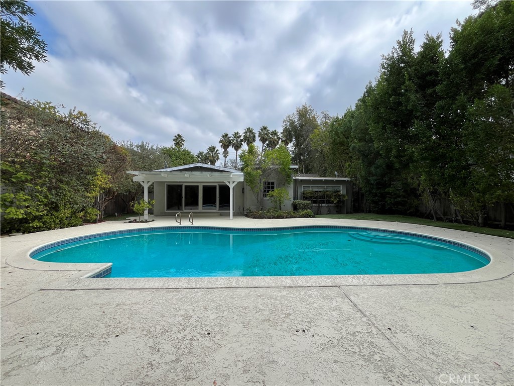 4539 Hayvenhurst Avenue Encino, CA 91436 - Photo 21 of 22