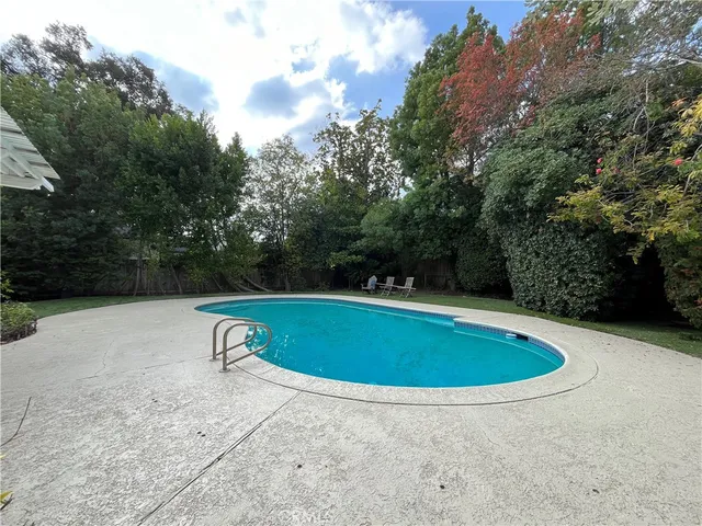 $8,495 | 4539 Hayvenhurst Avenue, Encino, CA 91436