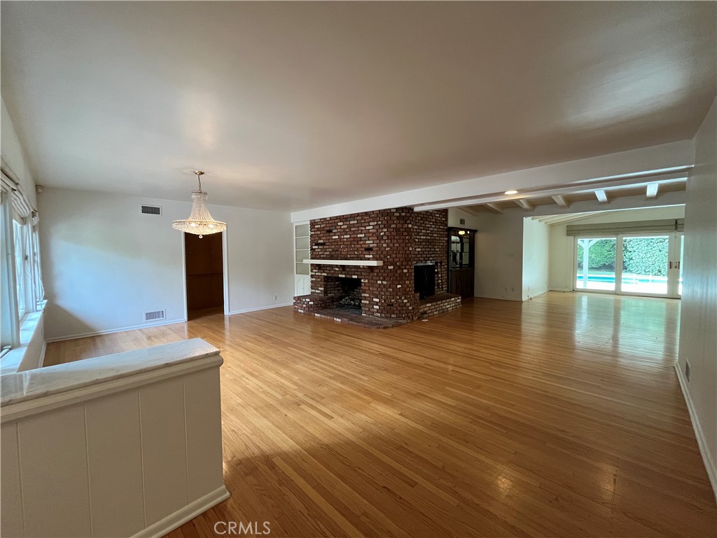 4539 Hayvenhurst Avenue Encino, CA 91436 - Photo 3 of 22