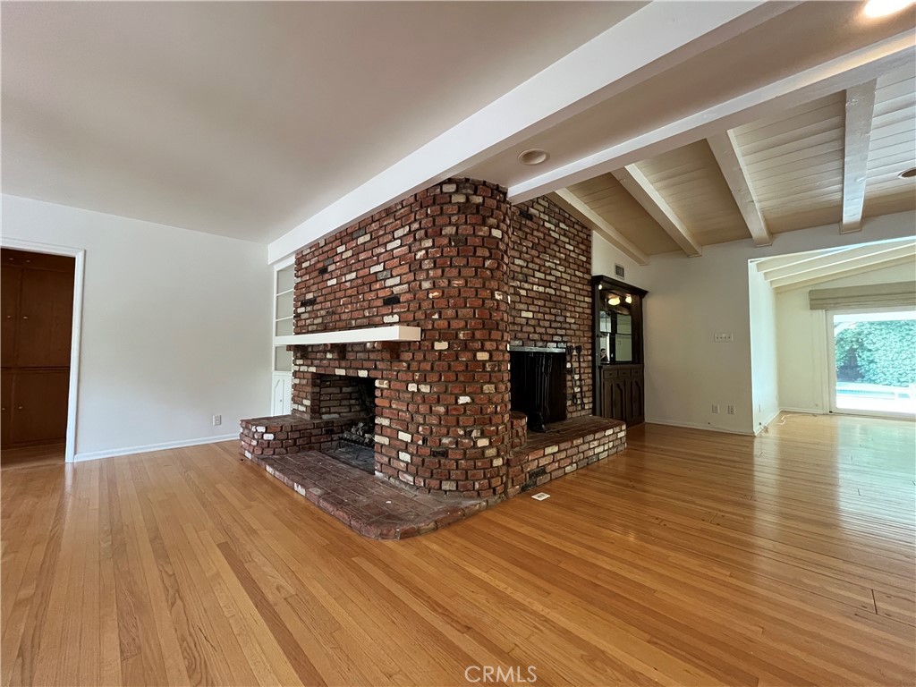 4539 Hayvenhurst Avenue Encino, CA 91436 - Photo 6 of 22