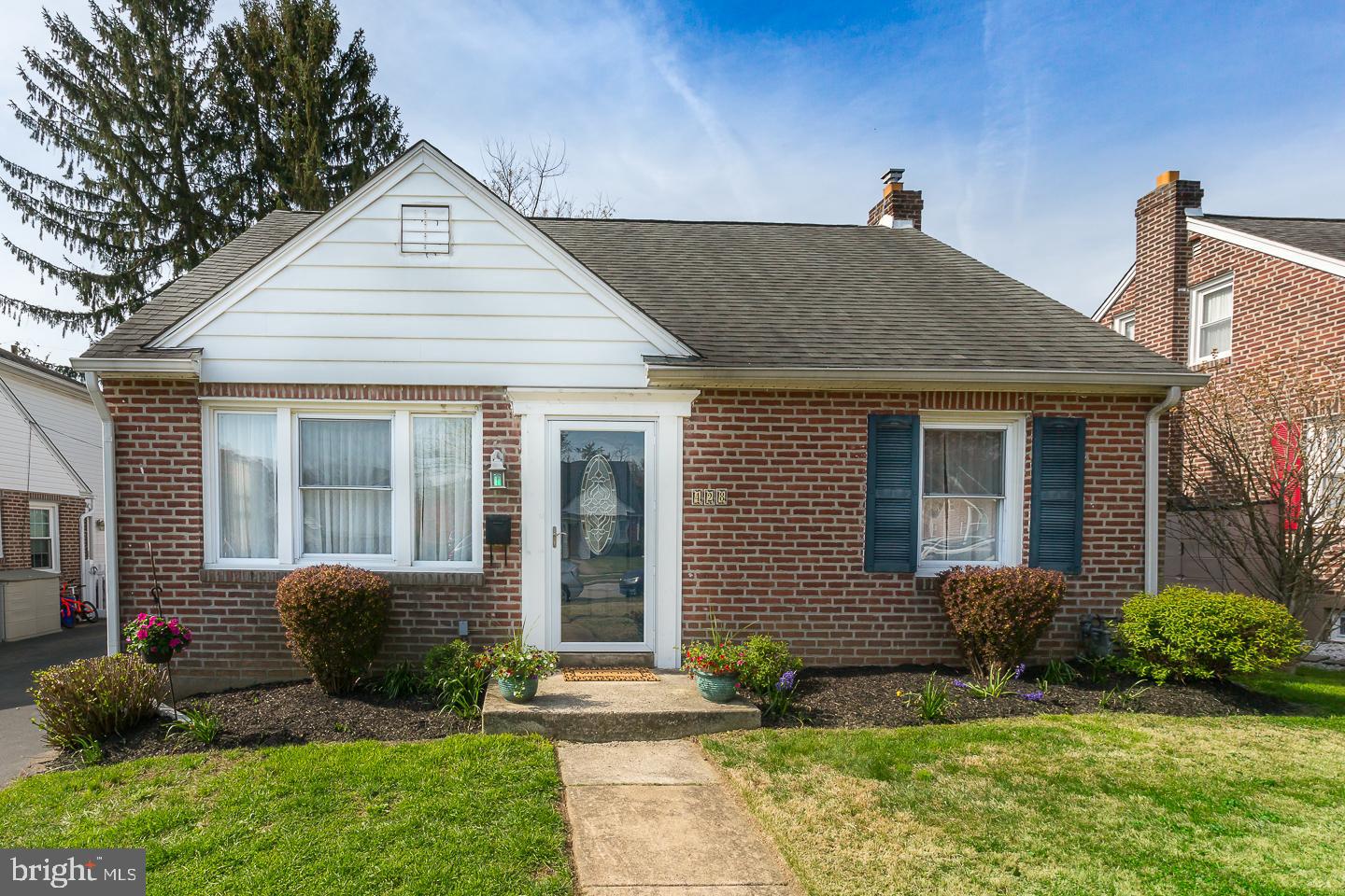 428 Lawrence Road Havertown, PA 19083 - Photo 1 of 37
