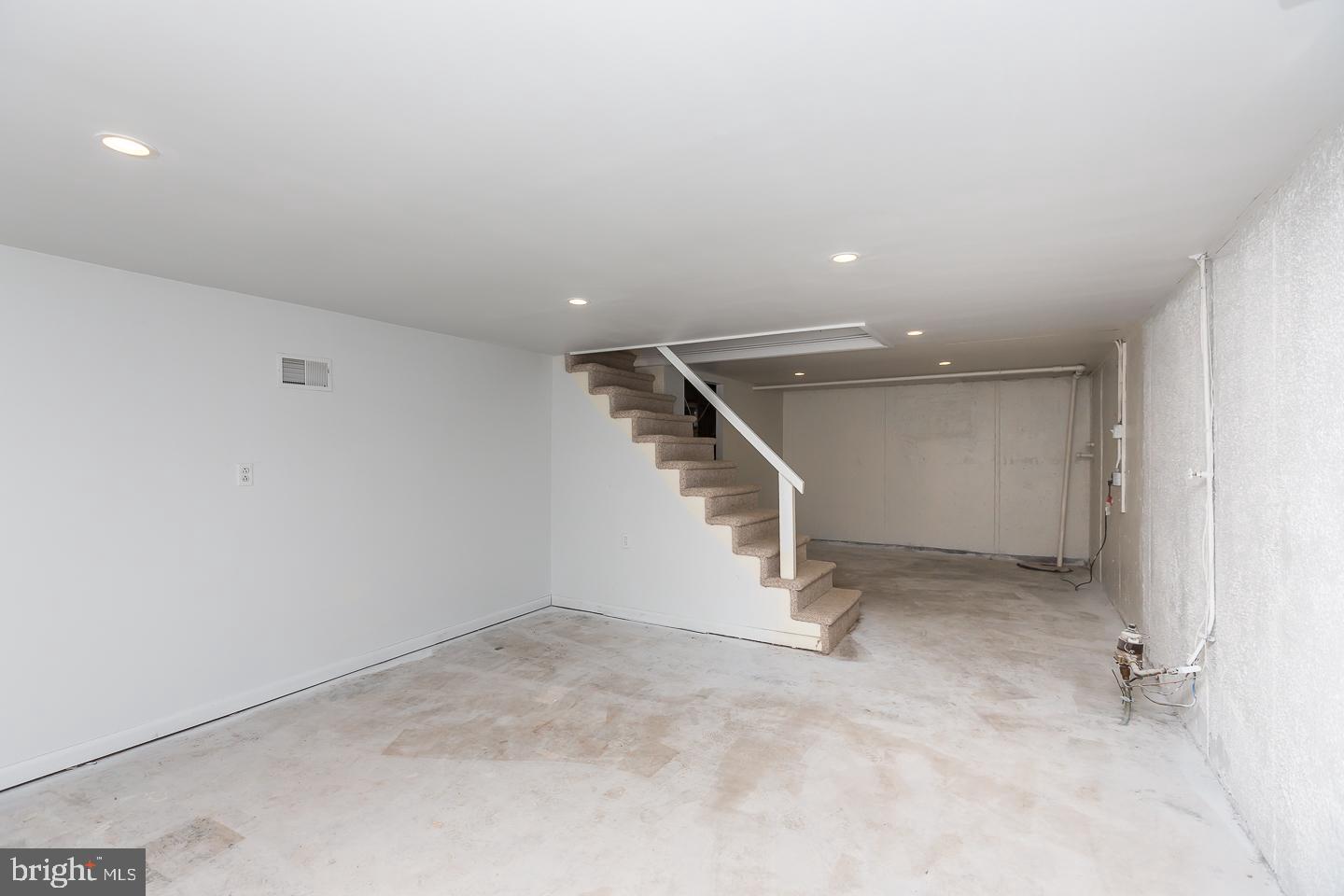 428 Lawrence Road Havertown, PA 19083 - Photo 30 of 37
