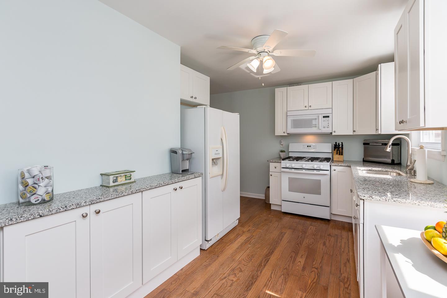 428 Lawrence Road Havertown, PA 19083 - Photo 4 of 37