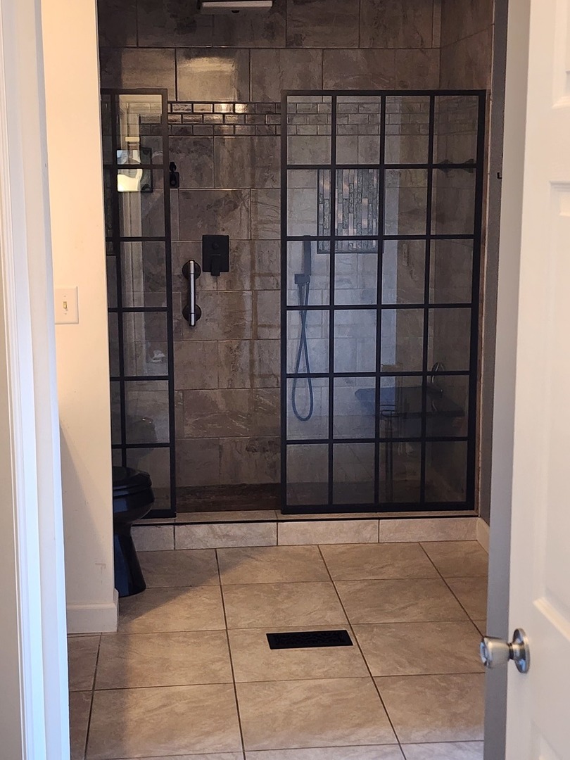 1503 Kenneth Circle Elgin, IL 60120 - Photo 10 of 18 a bathroom with a shower
