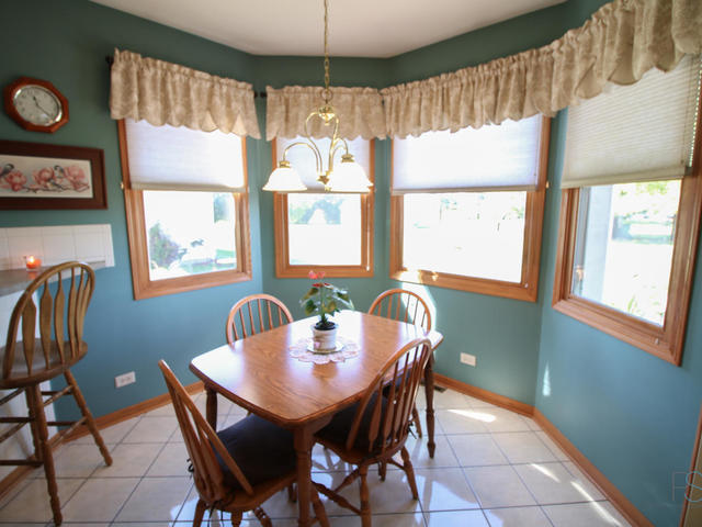 3617 East 1759th Road Ottawa, IL 61350 - Photo 10 of 20 a dining room with furniture and window