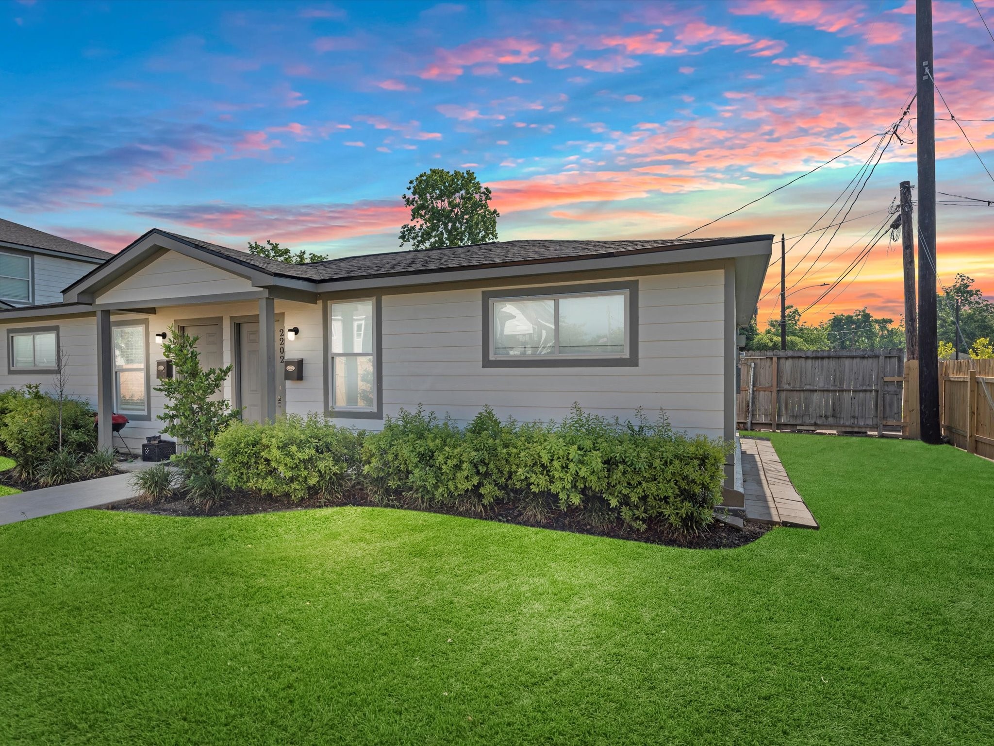 a view of a house with a yard