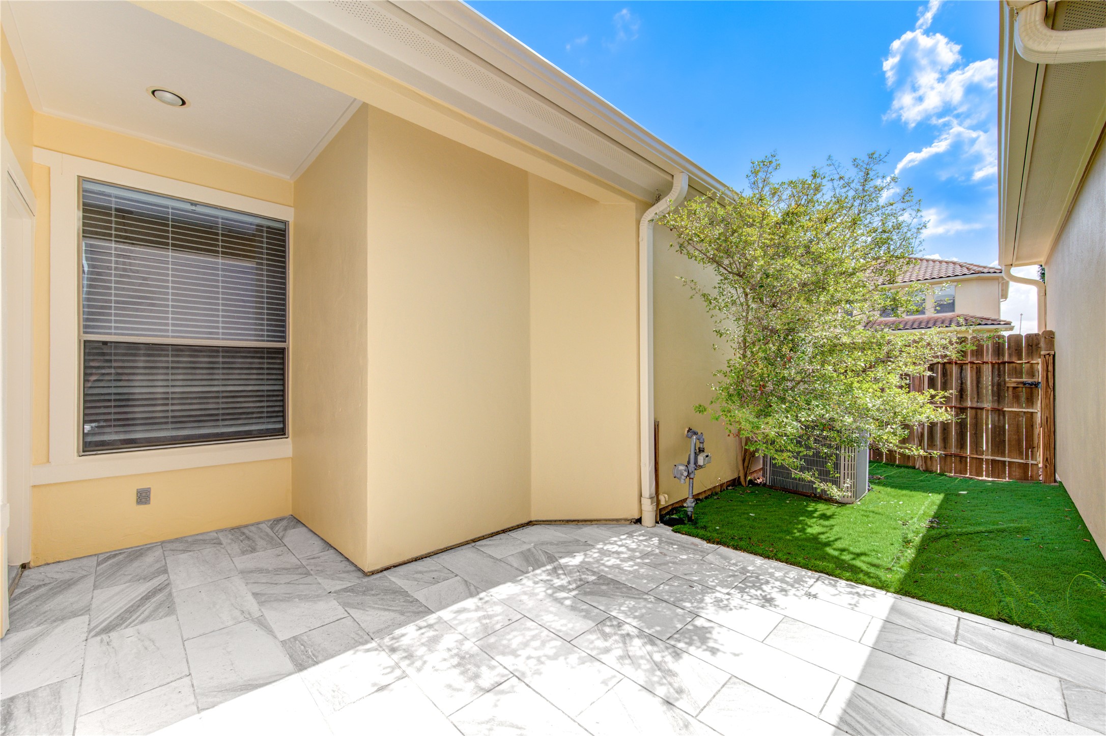 2011 Spring Cedar Lane Houston, TX 77077 - Photo 7 of 42 Gallery Image 7