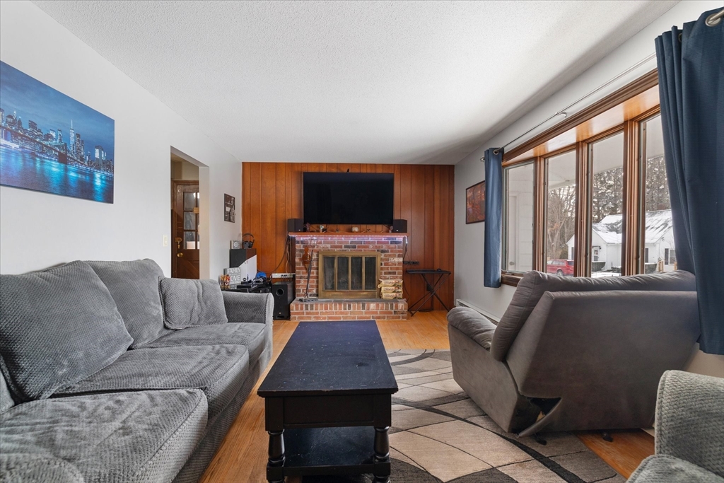 65 Lakeview Avenue Athol, MA 01331 - Photo 4 of 31