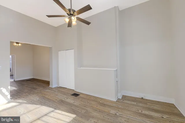 an empty room with fan and a ceiling fan