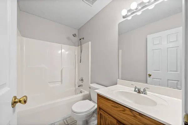 $1,695 | 636 Fallbrook Lane, Clarksville, TN 37040