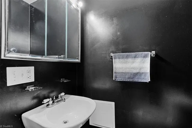 $199,900 | 210 West King Street, King, NC 27021