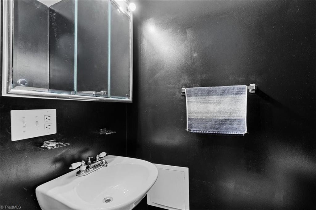 210 West King Street King, NC 27021 - Photo 29 of 49