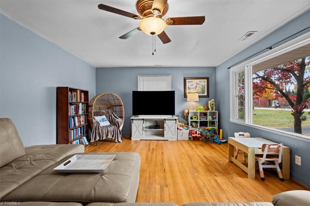 210 West King Street King, NC 27021 - Photo 6 of 49