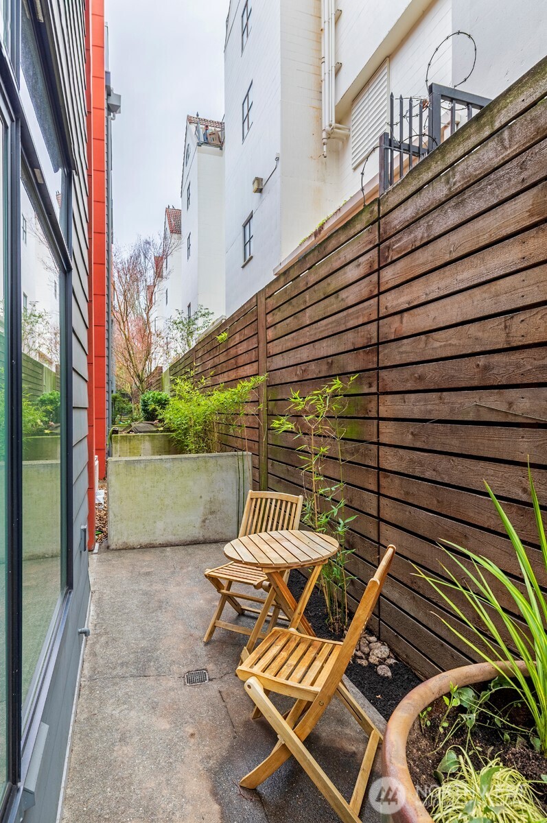 1810 11th Avenue, Unit A Seattle, WA 98122 - Photo 12 of 35