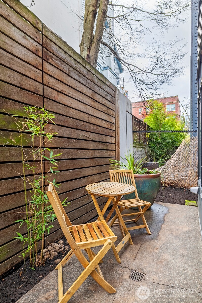 1810 11th Avenue, Unit A Seattle, WA 98122 - Photo 13 of 35