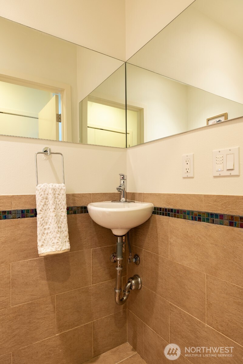 1810 11th Avenue, Unit A Seattle, WA 98122 - Photo 14 of 35