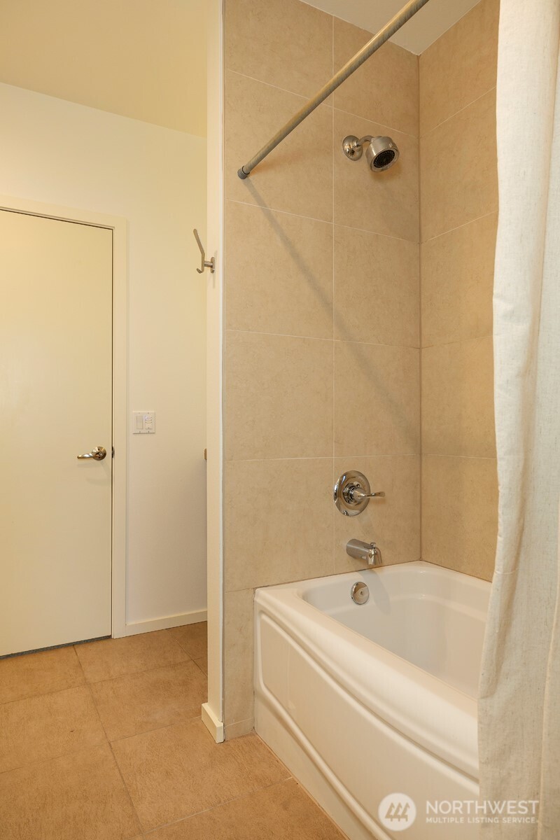 1810 11th Avenue, Unit A Seattle, WA 98122 - Photo 18 of 35