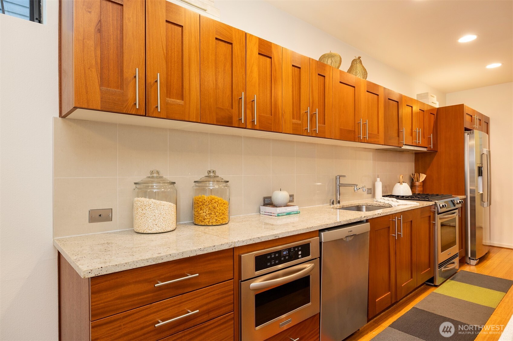 1810 11th Avenue, Unit A Seattle, WA 98122 - Photo 7 of 35