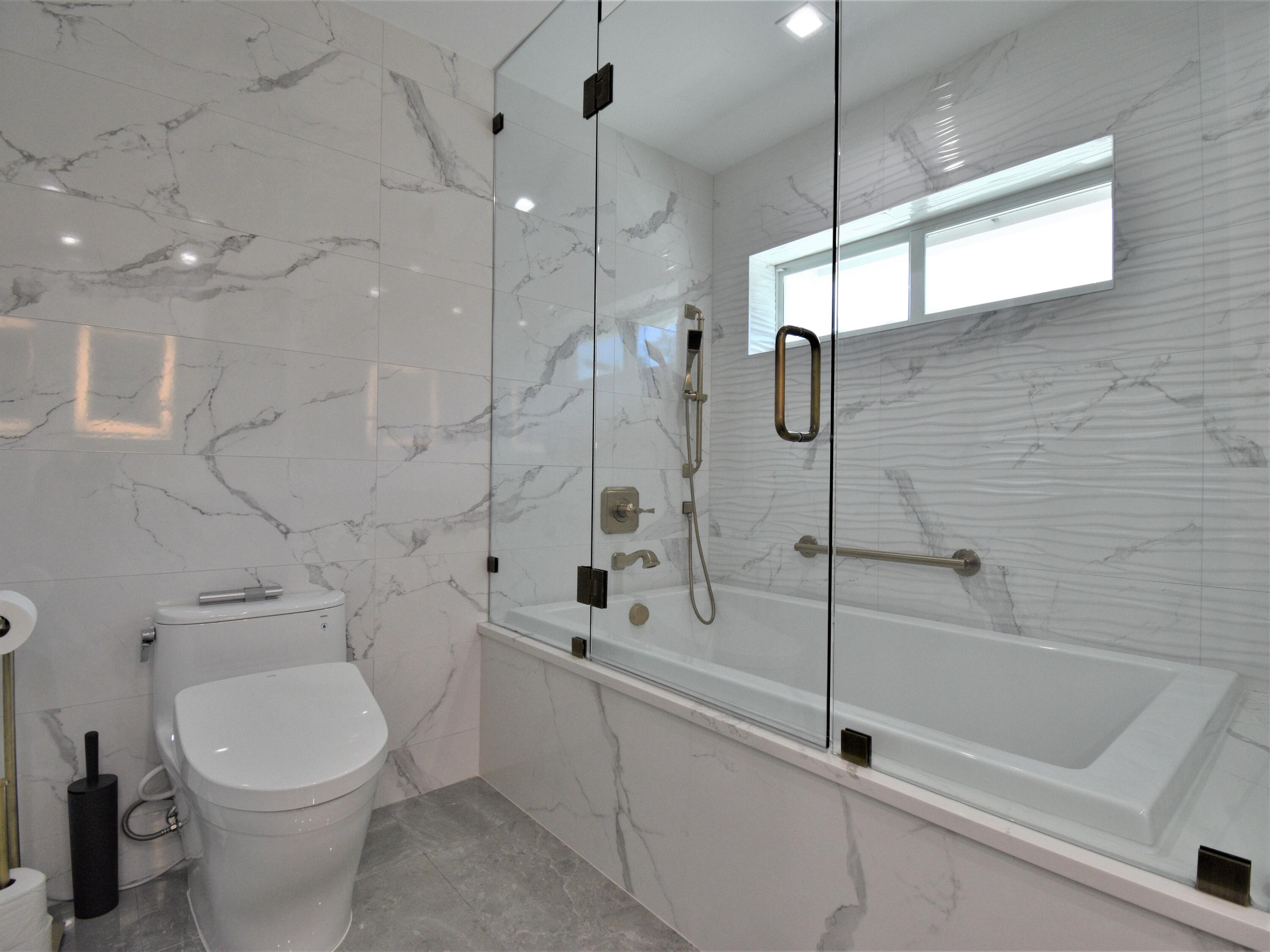20950 Pinar Trail Boca Raton, FL 33433 - Photo 37 of 90 Master Bath