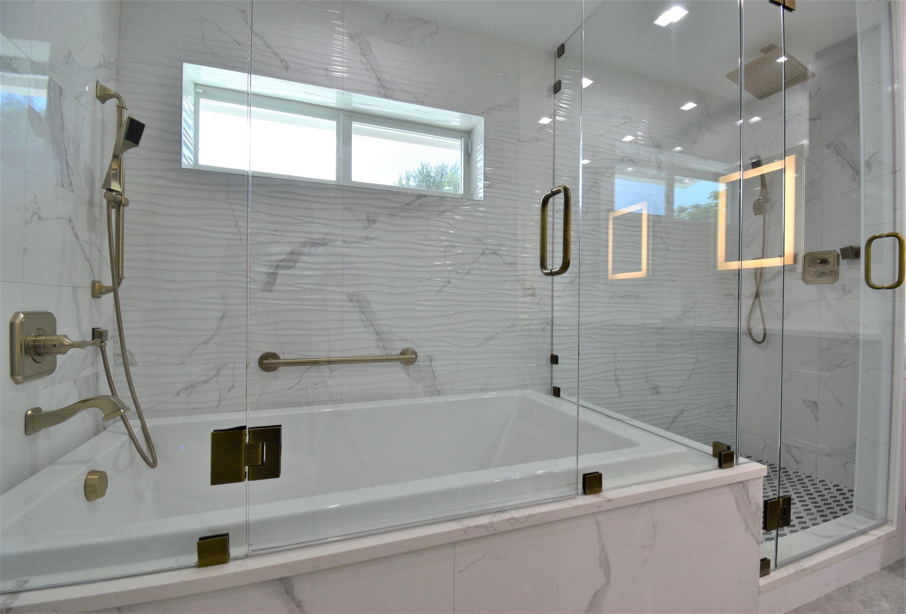 20950 Pinar Trail Boca Raton, FL 33433 - Photo 38 of 90 Master Bath