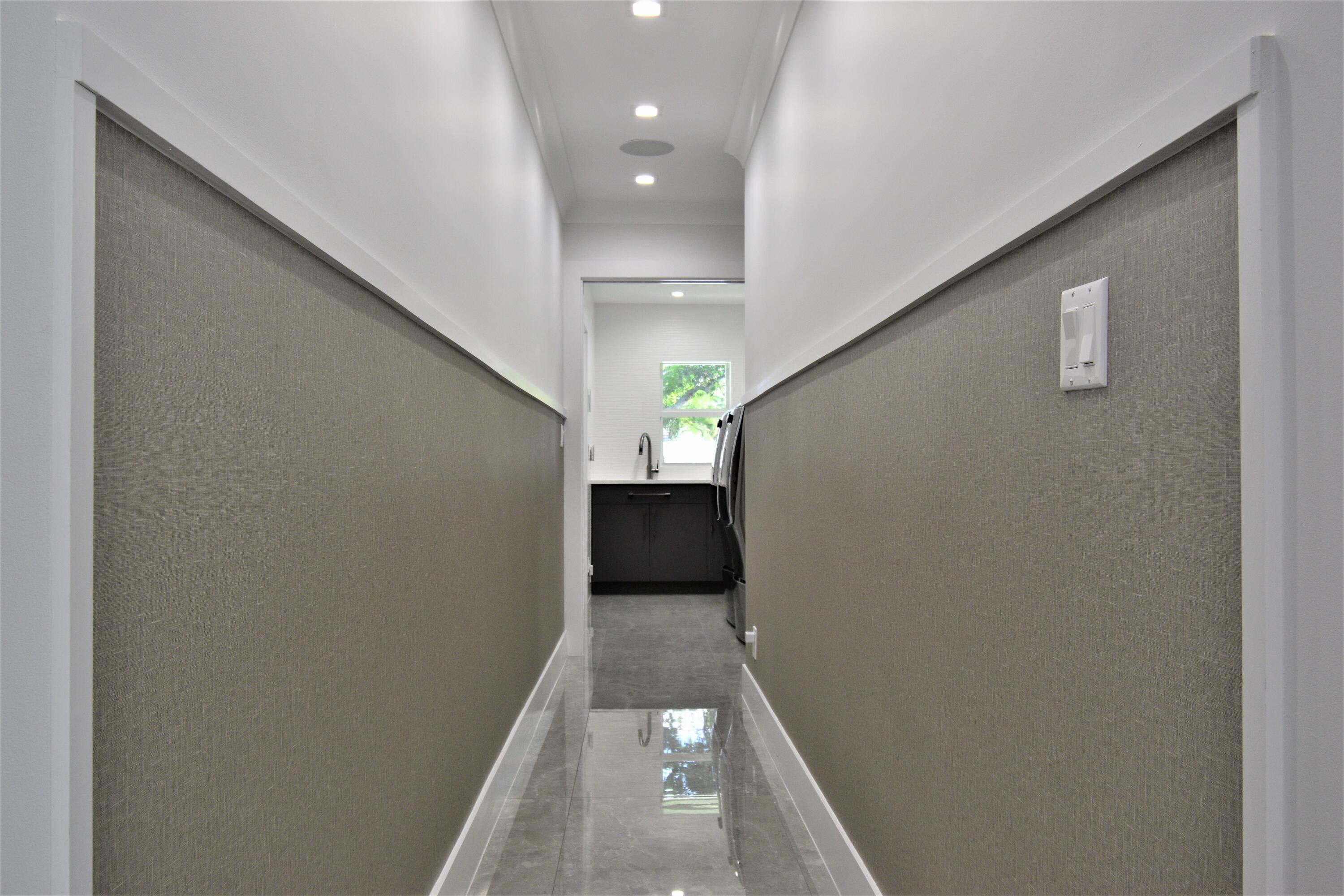 20950 Pinar Trail Boca Raton, FL 33433 - Photo 40 of 90 Hallway
