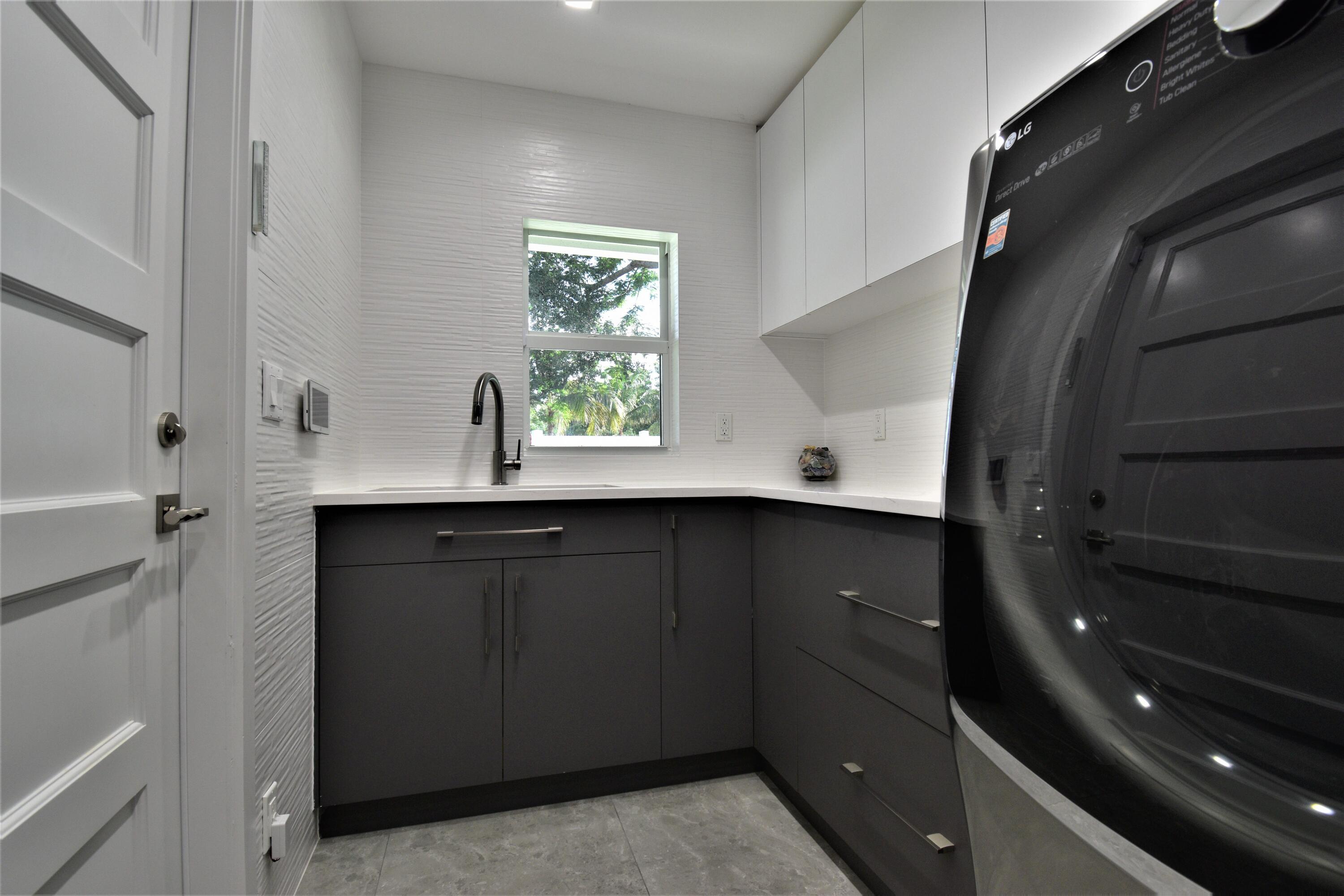 20950 Pinar Trail Boca Raton, FL 33433 - Photo 42 of 90 Laundry room