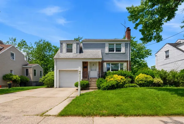 $699,000 | 968 Glenwood Road, West Hempstead, NY 11552