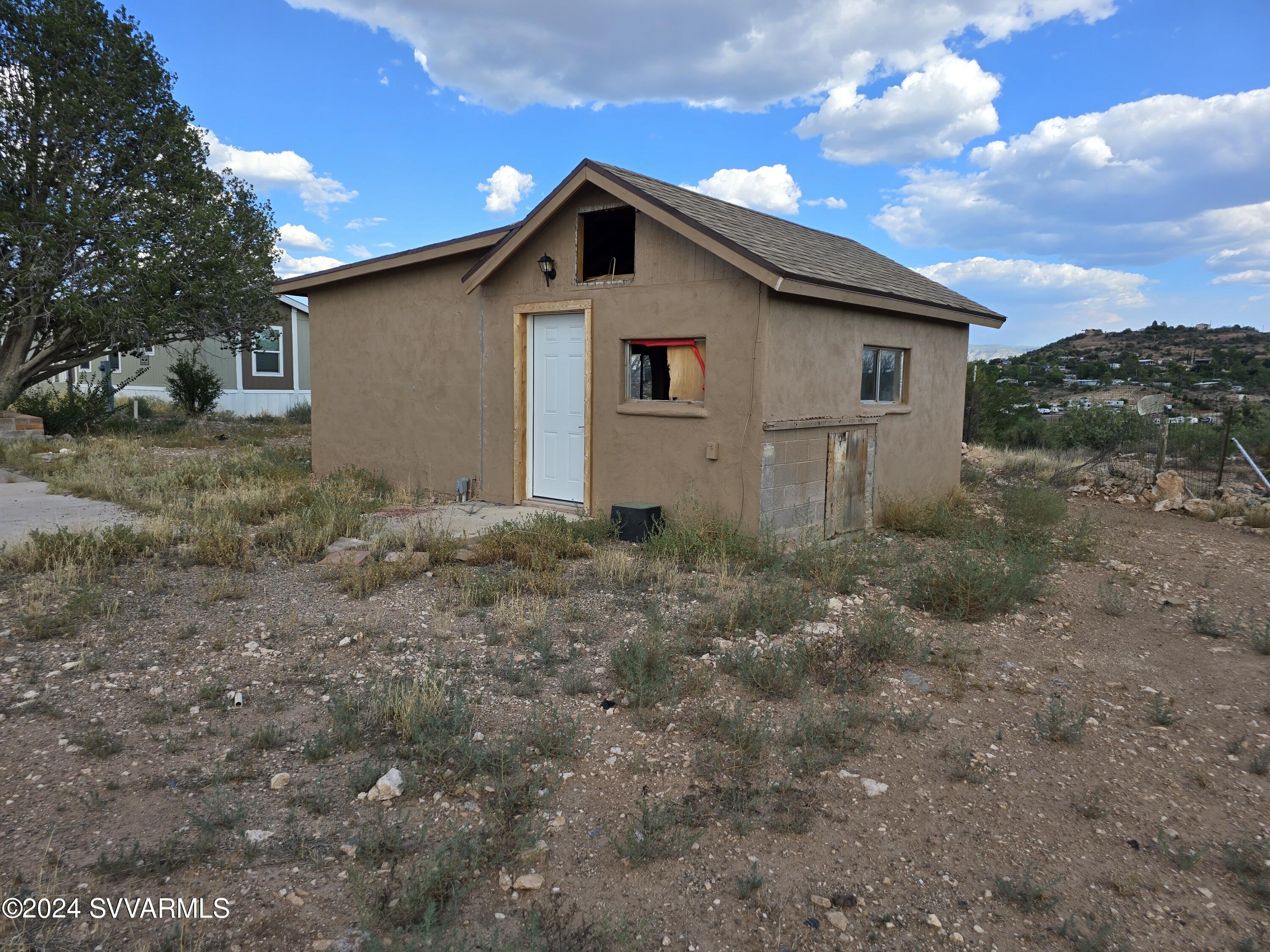 5205 Albatross Road Rimrock, AZ 86335 - Photo 21 of 23 a view of a backyard of the house