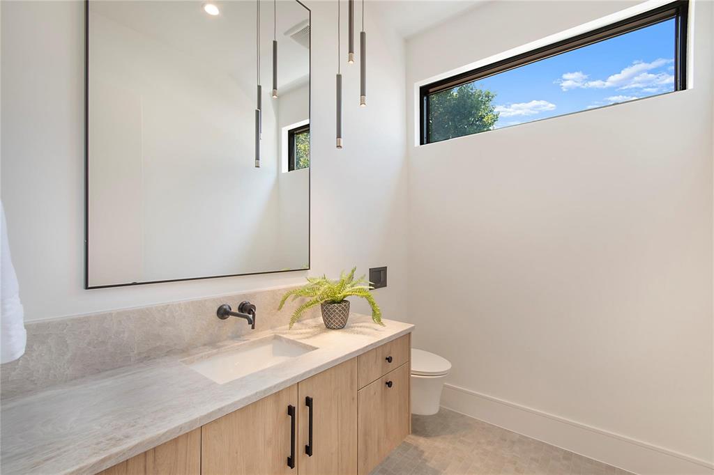 7619 Kenwell Street Dallas, TX 75209 - Photo 31 of 40 a bathroom with a sink and a mirror