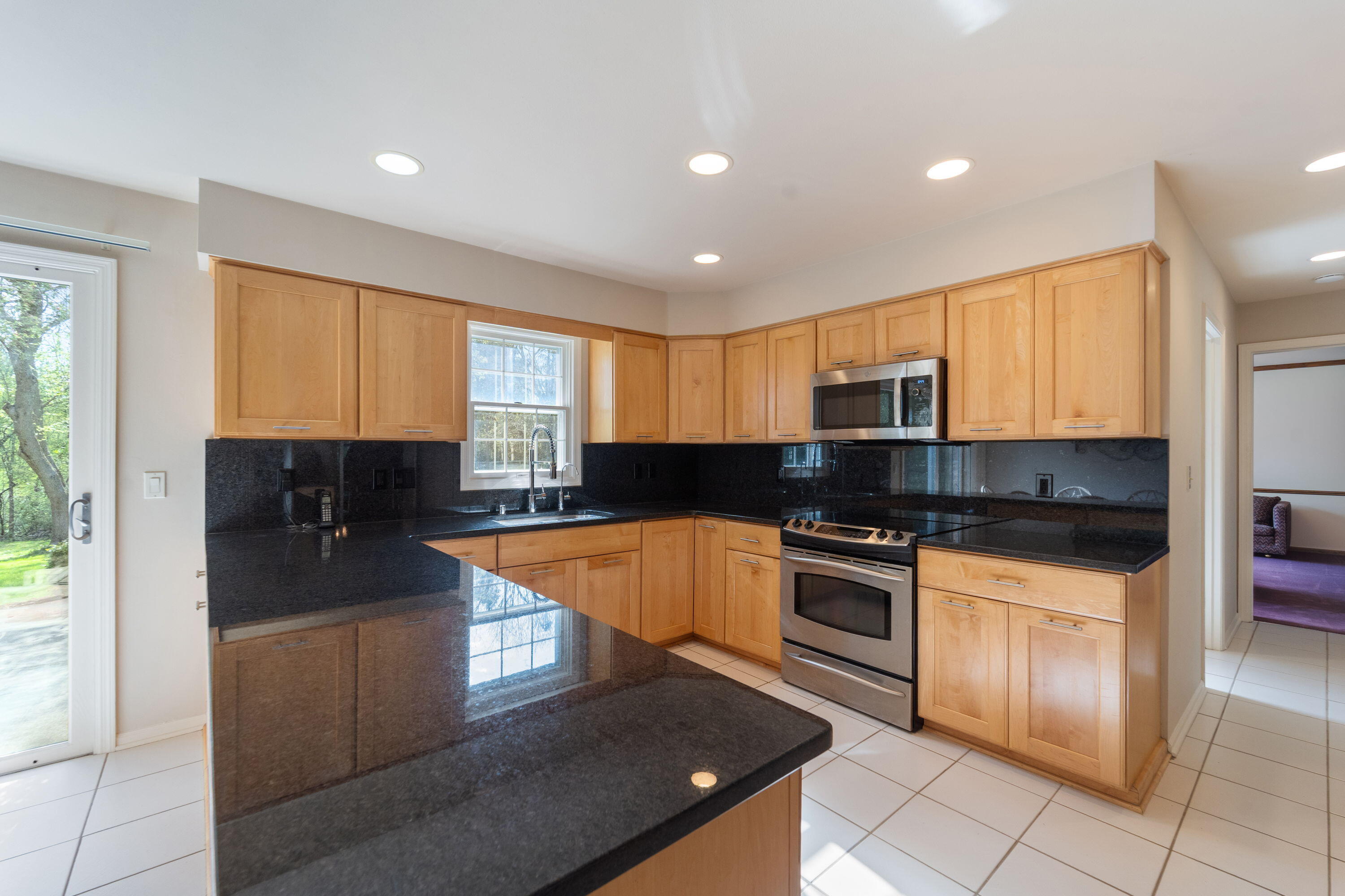 9840 North Otto Road Mequon, WI 53092 - Photo 9 of 45 Great Cabinet Space