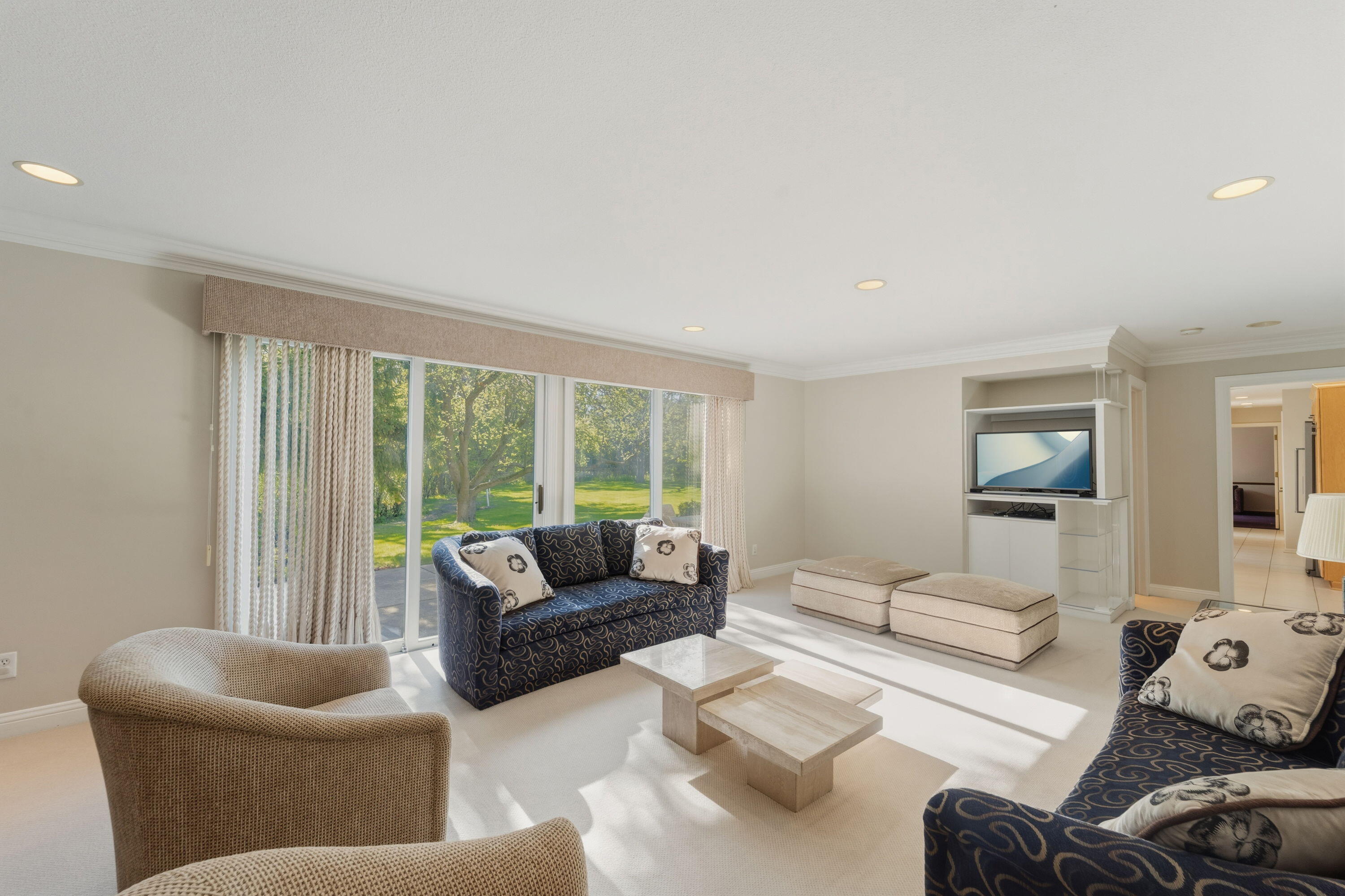 9840 North Otto Road Mequon, WI 53092 - Photo 15 of 45 Sunny Family Room