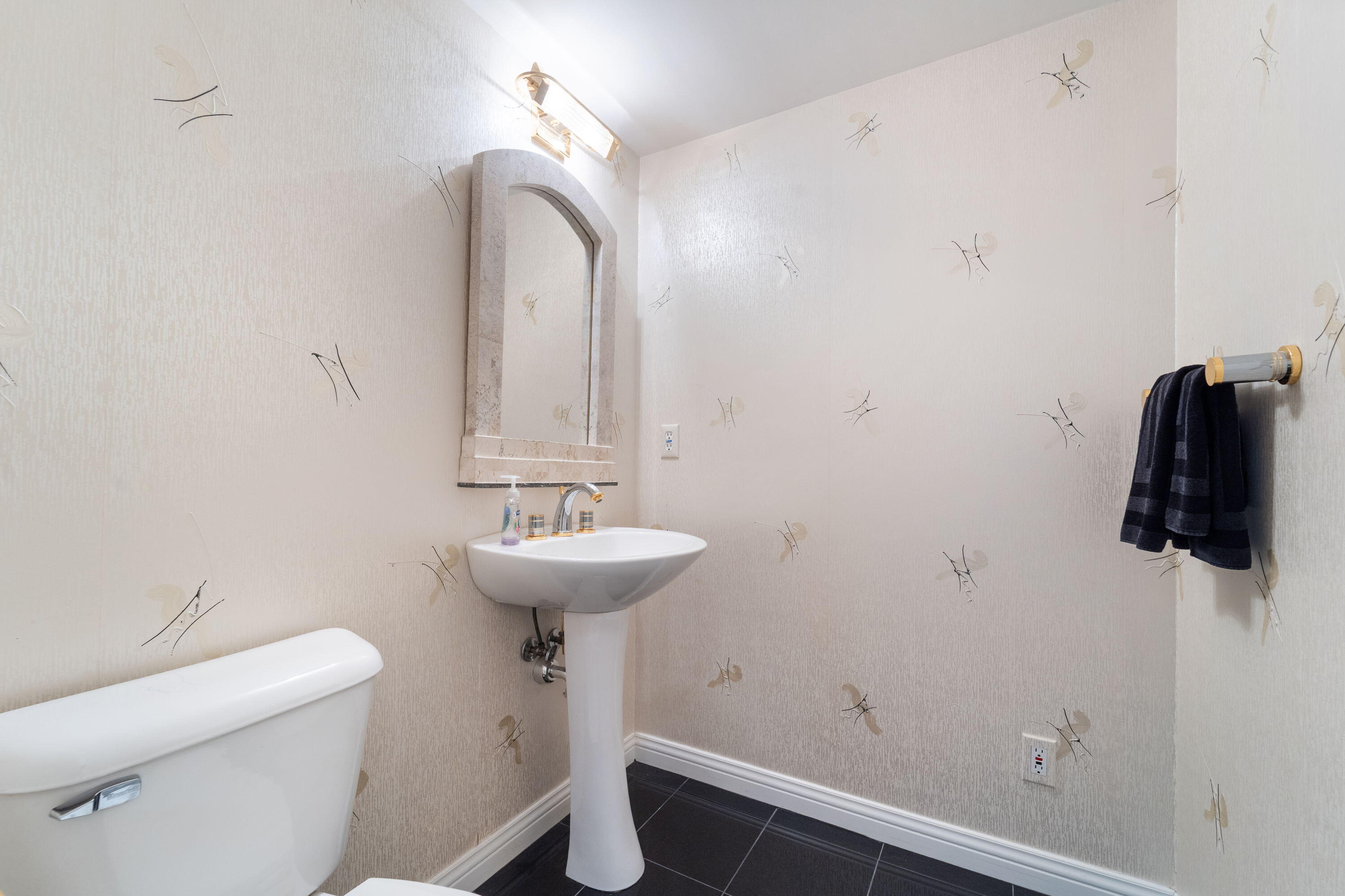9840 North Otto Road Mequon, WI 53092 - Photo 16 of 45 Powder Room